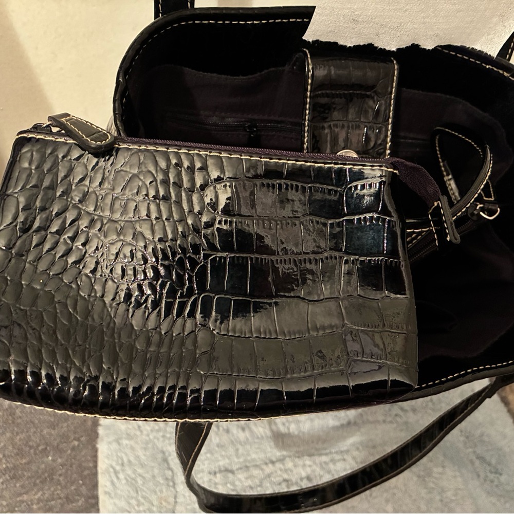 Liz & Co. Black Embossed Shoulder Bag - Picture 4 of 9